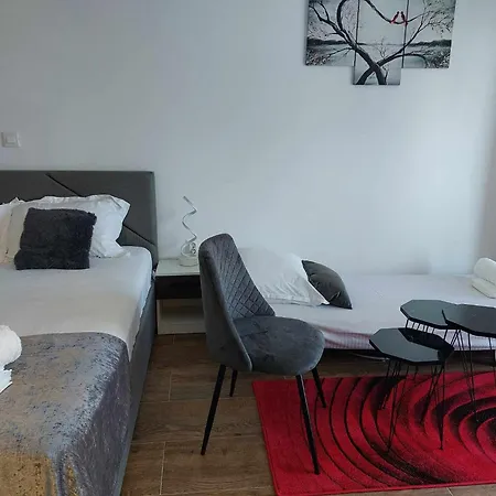 Garsoniera Carmina *